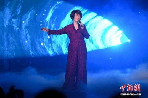 臺(tái)灣歌手蔡琴登臺(tái)獻(xiàn)唱。楊華峰 攝
