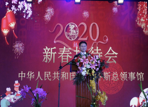 中國駐拉各斯總領事儲茂明致辭。(《西非華文報》黃清華 攝)