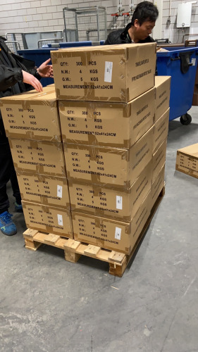 法國(guó)法華工商聯(lián)合會(huì)捐贈(zèng)的第一批物資，共6000個(gè)口罩，2月2日將空運(yùn)至溫州。（《歐洲時(shí)報(bào)》）