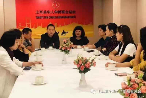 土耳其全華人華僑聯(lián)合總會(huì)副會(huì)長(zhǎng)游偉召集開會(huì)(圖片來(lái)源:天津市僑聯(lián)網(wǎng)站) 土耳其全華人華僑聯(lián)合總會(huì)副會(huì)長(zhǎng)游偉召集開會(huì)(圖片來(lái)源:天津市僑聯(lián)網(wǎng)站)