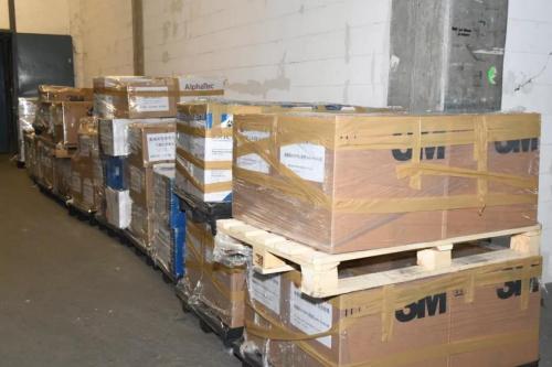 奧地利僑界集中在維也納多瑙速運(yùn)倉庫的部分捐贈物資