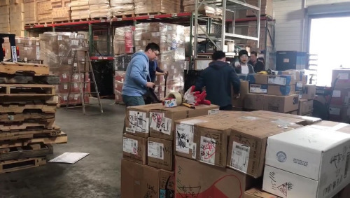 舊金山華人援助武漢物資。(美國(guó)中文網(wǎng))