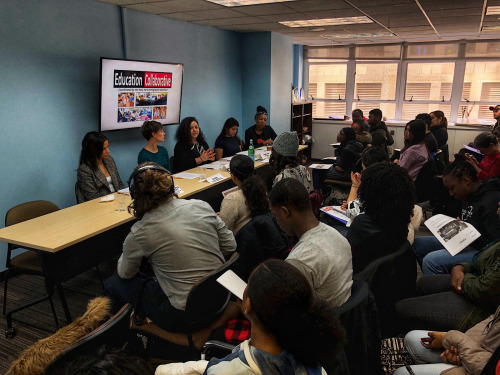 紐約移民聯(lián)盟教育協(xié)作委員會公布新試點計劃，旨在滿足“超齡”新移民學生完成高中學業(yè)的需要。 (圖片來源：美國中文網(wǎng)/周陽 攝)