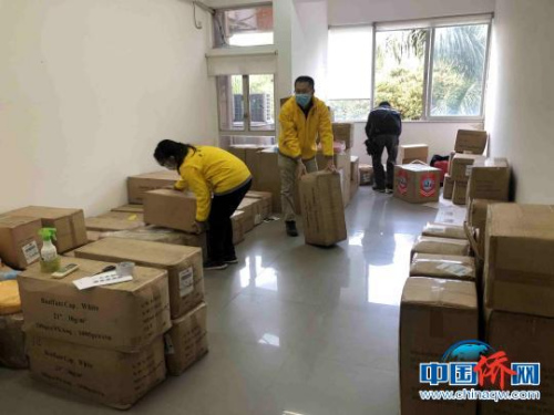 基金會工作人員將物資進行清點、寄送至相關單　受訪者提供　攝