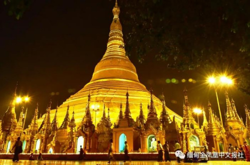 仰光大金塔點(diǎn)燃9000盞明燈 祈福早日戰(zhàn)“疫”成功。(緬甸金鳳凰中文報(bào)社)