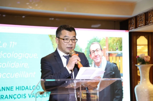 曾永革感謝華人代表出席座談會(huì)。(《歐洲時(shí)報(bào)》/孔帆 攝)