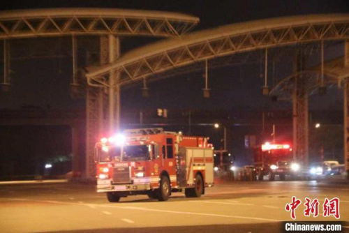 各路消防力量趕往泉州樓房坍塌事故現(xiàn)場(chǎng)。　消防供圖