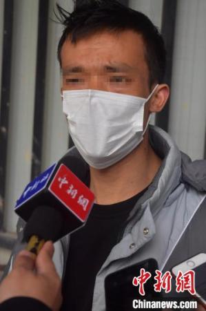 福建泉州欣佳酒店坍塌事故幸存者王昭(化名)接受<a target='_blank'  >中新網(wǎng)</a>記者專訪。（張斌 攝）