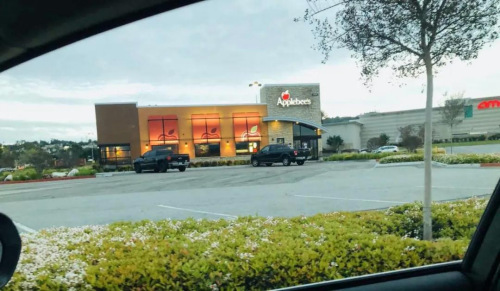 空空的停車場(chǎng)。(圖片：作者提供)