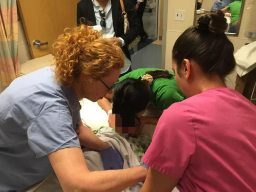 新冠肺炎疫情嚴(yán)重，一線第一線的護(hù)理人員卻缺乏口罩保護(hù)。(美國《世界日報(bào)》記者李榮／攝影)