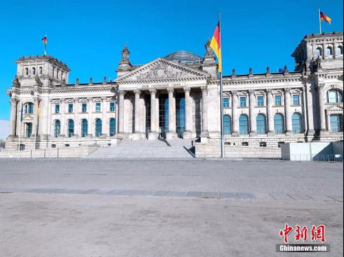 資料圖：德國柏林地標國會大廈前全無昔日游客盈門的熱鬧景象。<a target='_blank' >中新社</a>記者彭大偉 攝