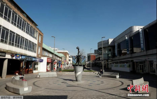 當(dāng)?shù)貢r(shí)間3月24日，英國赫默爾亨普斯特德，城市街頭冷冷清清。