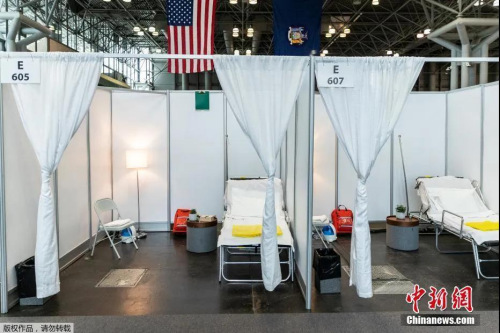 資料圖：美國紐約曼哈頓的賈維茨會議中心搭建的臨時醫(yī)療點。