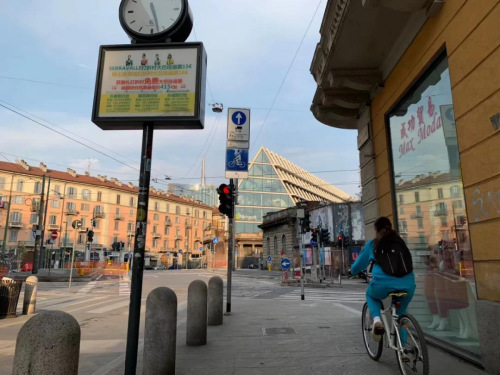 意大利華人街街頭。（作者供圖）