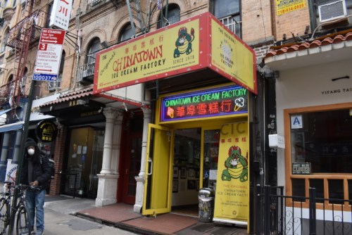 “華埠雪糕行”堅(jiān)持營(yíng)業(yè)。(美國(guó)《世界日?qǐng)?bào)》/顏嘉瑩 攝)