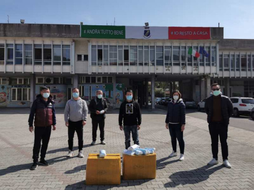 華僑華人捐贈醫(yī)療物資。(作者供圖)