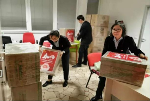 學(xué)校為中國捐物資。(作者供圖)