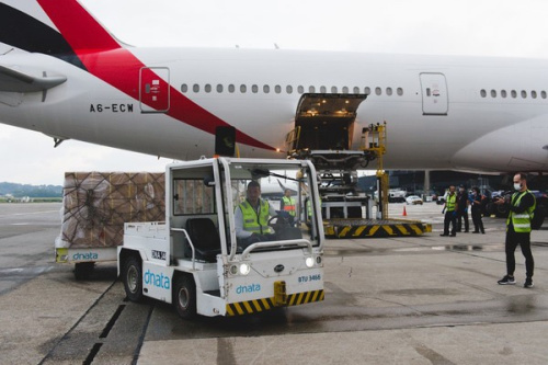 圖為從中國購買的新冠檢測試紙4月1日運(yùn)抵巴西。(南美僑報(bào)網(wǎng))