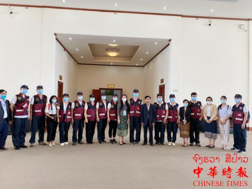 中國抗疫醫(yī)療專家組。(老撾《中華時報》)