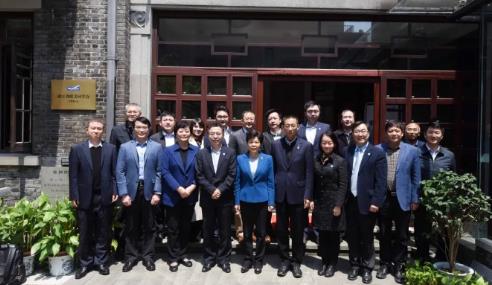 葛慧君主席走訪省歐美同學(xué)會(huì)會(huì)址“康廬”（圖片來(lái)源：浙江省委統(tǒng)戰(zhàn)部）