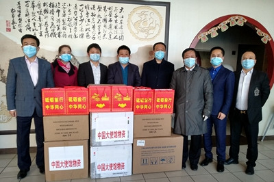 張漢暉大使再次看望慰問(wèn)在俄華商和僑團(tuán)代表。