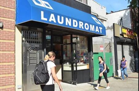 資料圖：美國紐約一家華裔洗衣店。(美國《世界日報》/朱澤人 攝)