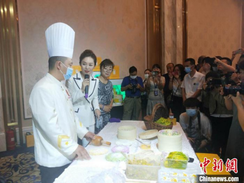 該市將呈現(xiàn)一系列豐富的活動，邀八方來客共賞“小黃花大產(chǎn)業(yè)”?！钆迮?攝