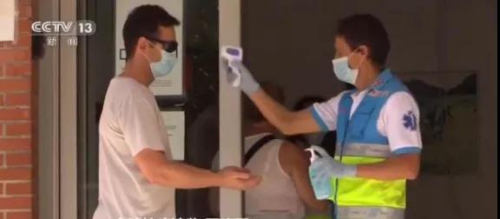 資料圖：西班牙學(xué)校復(fù)課。(央視新聞視頻截圖)