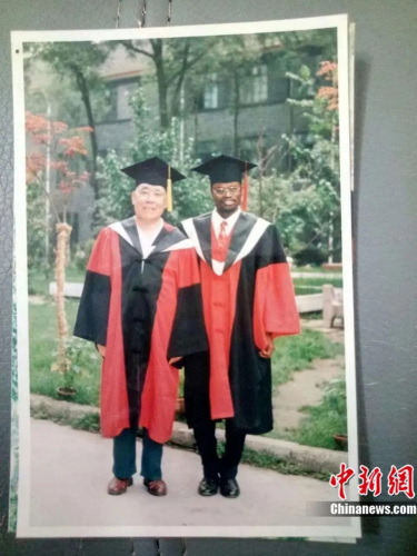 迪亞拉的學(xué)生時(shí)期。