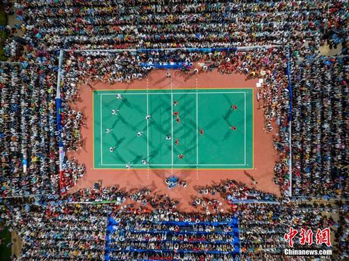 海南文昌“村VA”決賽盛況空前 看臺(tái)層層爆滿