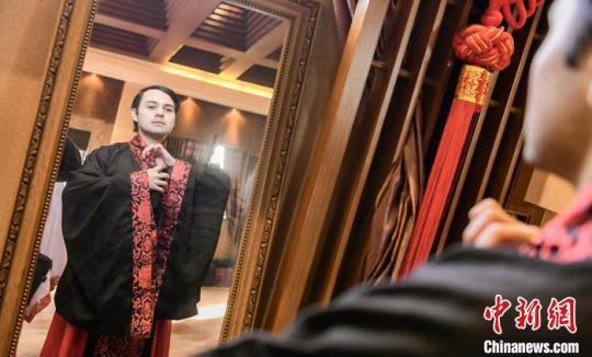 兩個“洋學(xué)生”的中國緣與中國年