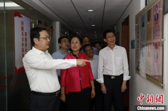 云南省委統(tǒng)戰(zhàn)部部長張國華到省僑聯、省黃埔軍校同學會調研