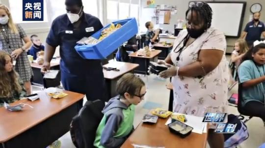 世界周刊丨全球迎來(lái)特殊開(kāi)學(xué)季 小朋友們?nèi)绾巍皳肀А毙聦W(xué)期？