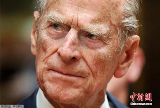 4月9日消息，據(jù)美聯(lián)社、法新社等多家外媒報道，英國白金漢宮發(fā)布消息稱，英國女王伊麗莎白二世的丈夫菲利普親王去世，享年99歲。白金漢宮降半旗致哀。資料圖為菲利普親王。