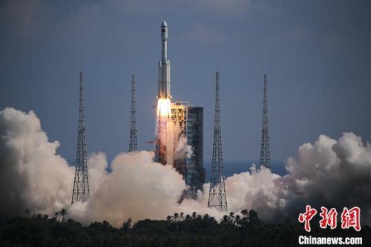  天舟三號貨運飛船在文昌點火起飛。胡煦劼 攝