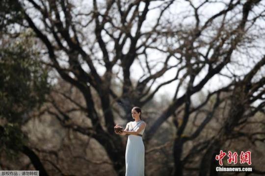 資料圖：東京奧運圣火采集儀式現(xiàn)場。