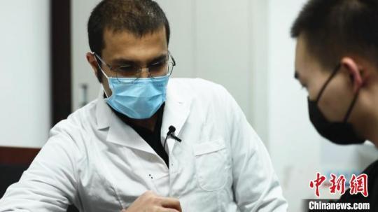 “洋中醫(yī)”話新年：為中國(guó)古典著作搭譯介之橋