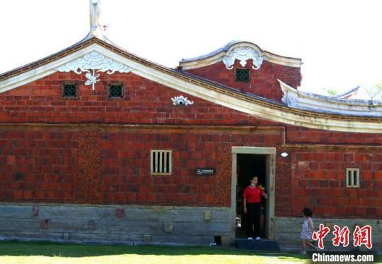 游客在梧林古村落游玩?！⊥鯑|明 攝