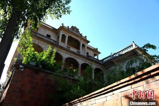 梧林中西合璧的古民居?！⊥鯑|明 攝