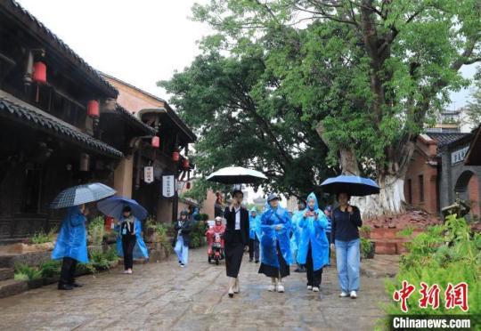 海外華媒代表參觀建昌古城街景?！⊥趵?攝