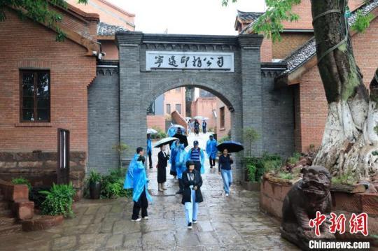 海外華媒代表參觀建昌古城?！⊥趵?攝