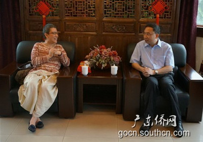 林琳副主任(右)會(huì)見劉苗苗女士
