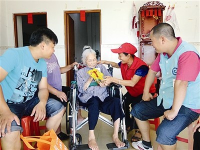 社工看望歸僑僑眷