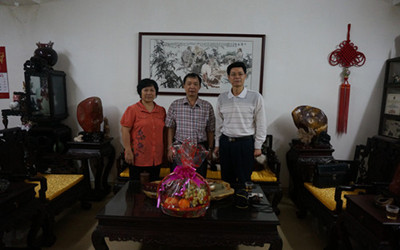 荔灣區(qū)僑聯領導拜訪顧問呂志強先生(中)