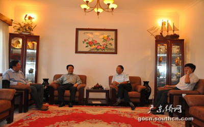 拜訪我駐塔馬塔夫領事館