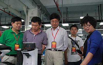 黔南州州政協(xié)副主席王國太在獨山僑資企業(yè)微型馬達廠調(diào)研