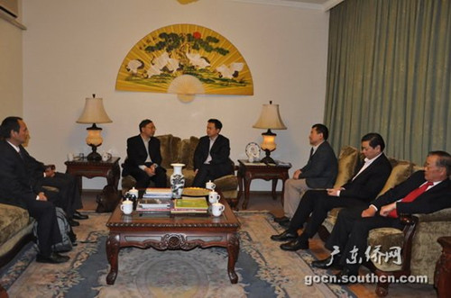 訪問團(tuán)拜訪中國駐智利大使館