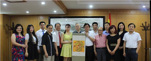 王華主任與助威團(tuán)一行合影