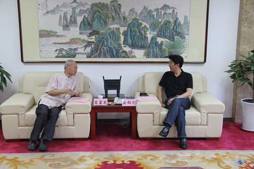 省僑聯(lián)黨組成員、專職副主席吳向明(右)會見美國自然醫(yī)學(xué)研究院院士、