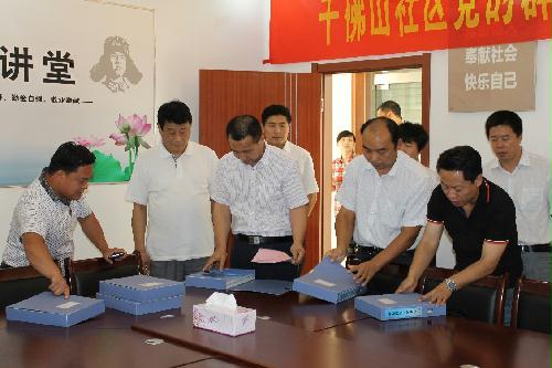 中國僑網(wǎng)調(diào)研組參觀千佛山社區(qū)“僑之家”